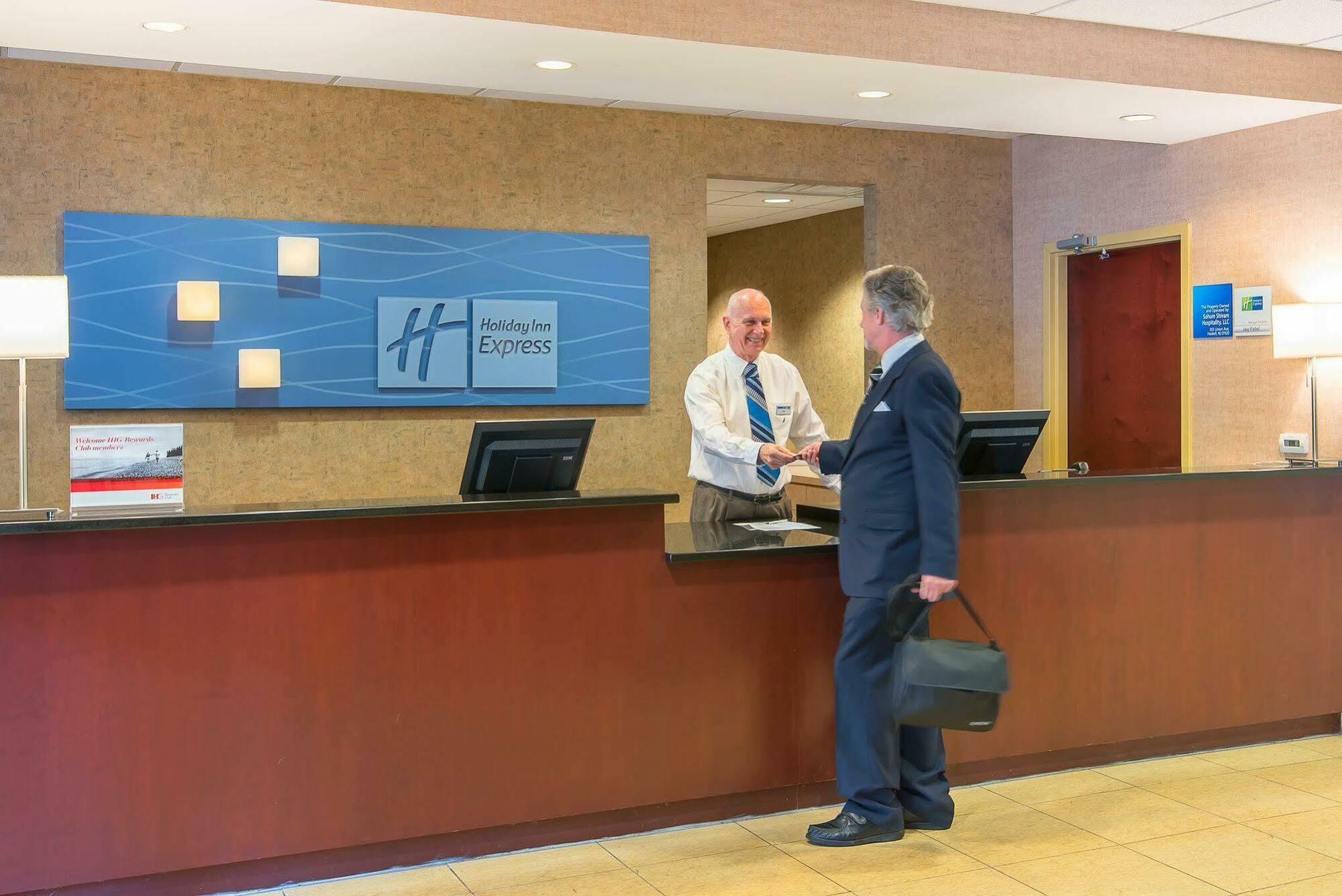 Holiday Inn Express Haskell-Wayne Area By Ihg Екстериор снимка